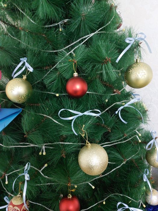 Продам новогоднюю ёлку.