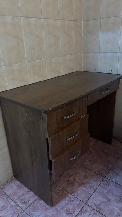 Стол письменный