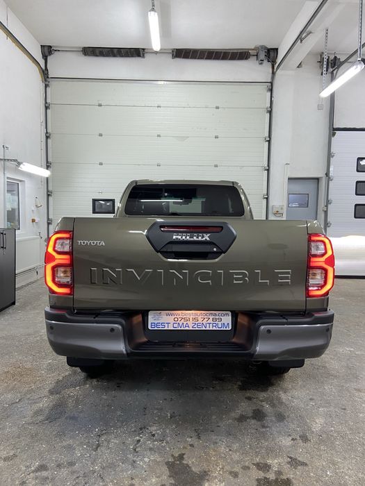 Toyota Hilux Extra Cab Invincible 2.8D 4WD, Pret afisat TVA inclus