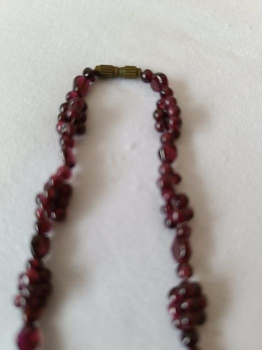 Гердан от естествен гранат