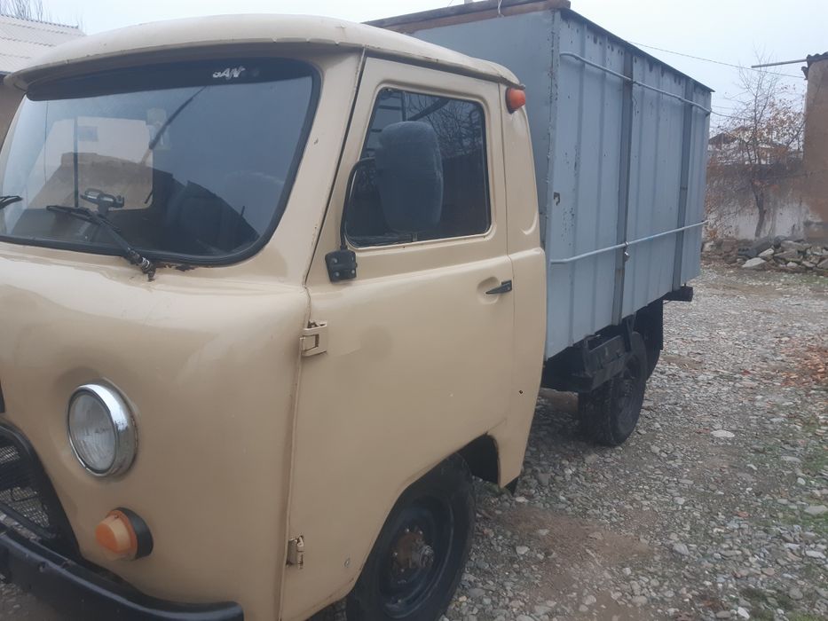 Uvaz moshina sotiladi puliz o‘ziz bilan ketadi xarajati yo‘q tent bor