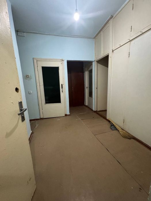 Продается 3х комнатная кв 8 м.район