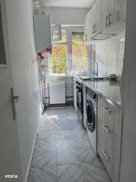 Apartament cu 3 camere de închiriat în zona Cetatii