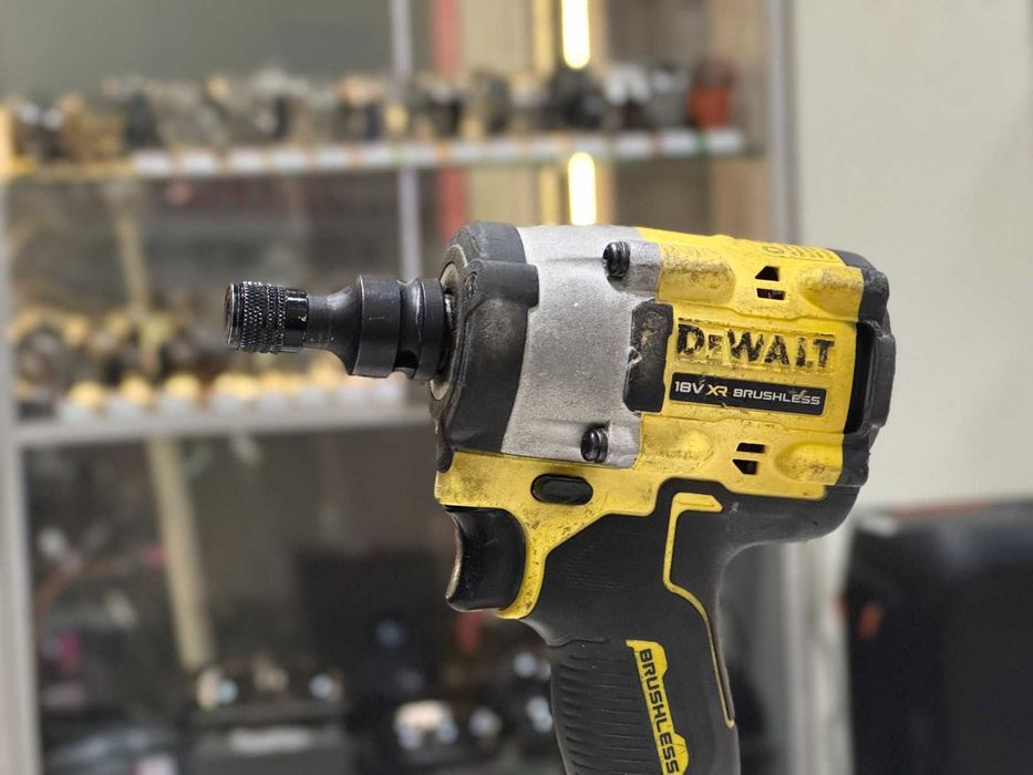 Акумулаторен ударен гайковерт DeWalt DCF922 с батерия 5Ah