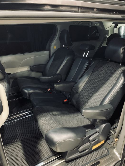 Toyota sienna 2011