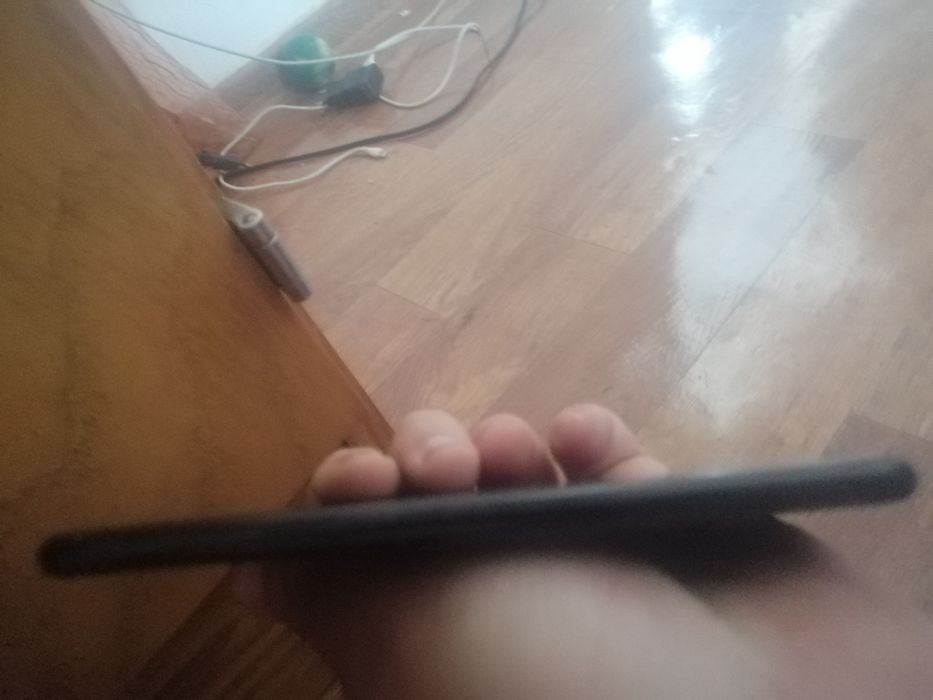 Vând iPhone xs și iPhone 7 la 170 de lei ambele telefoane funcționează perfect xs are sticla crăpata in rest totul e funcțional trebuie doar activate!