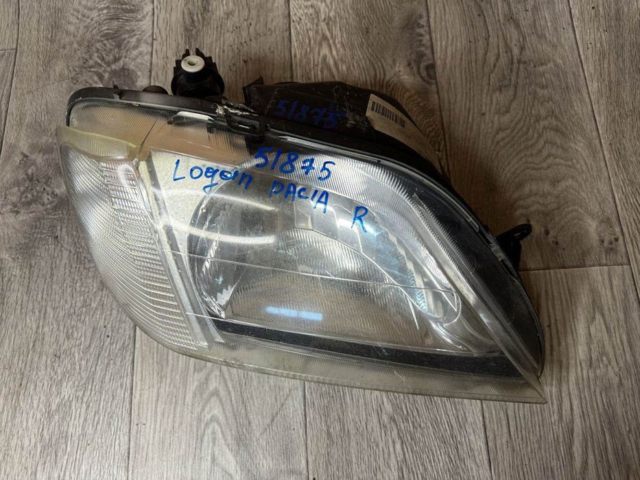 Фара Dacia Logan