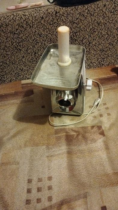 Электромясорубка продам недорого