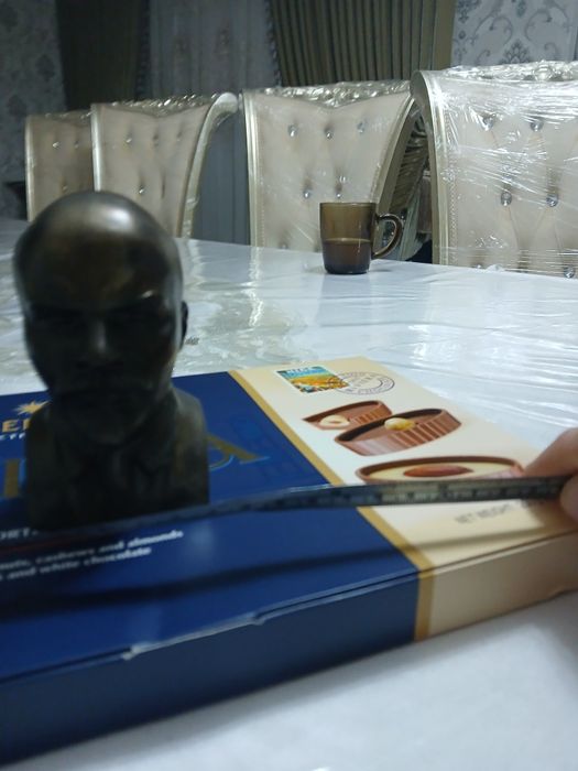 Металический бронзвий бюст ленина