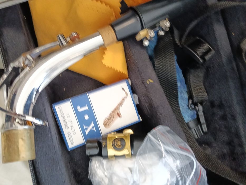 Saxofon Argintiu Lade