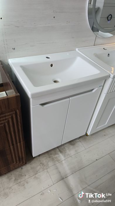 Раковина тумба унитаз ванна