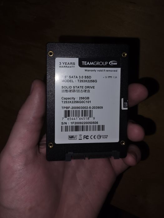 Продам  ssd накопитель sata 3 (256g)