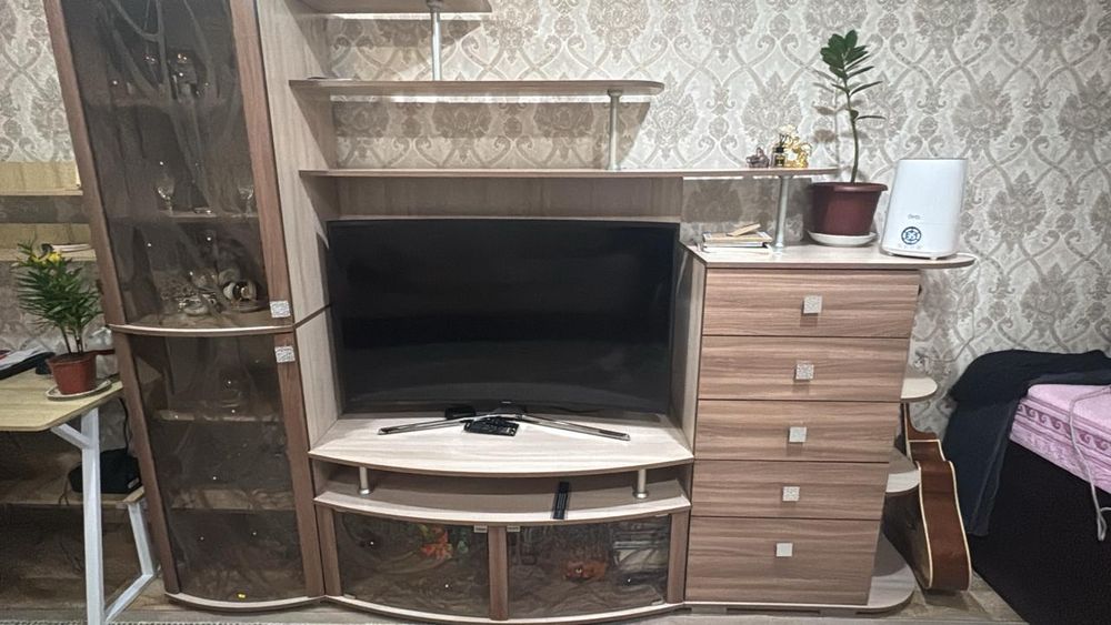 Продам горку в гостинную