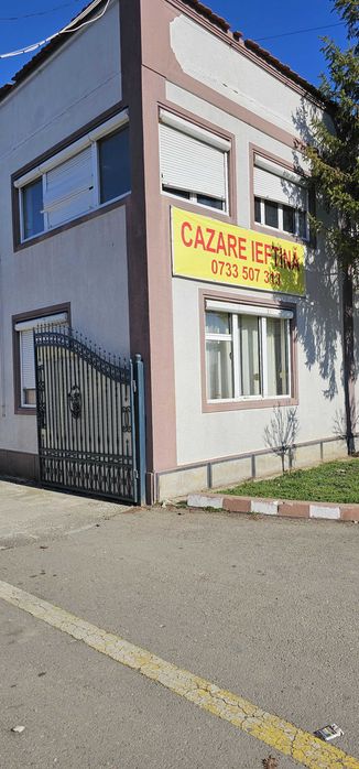 Casa de vanzare cu constructii anexa