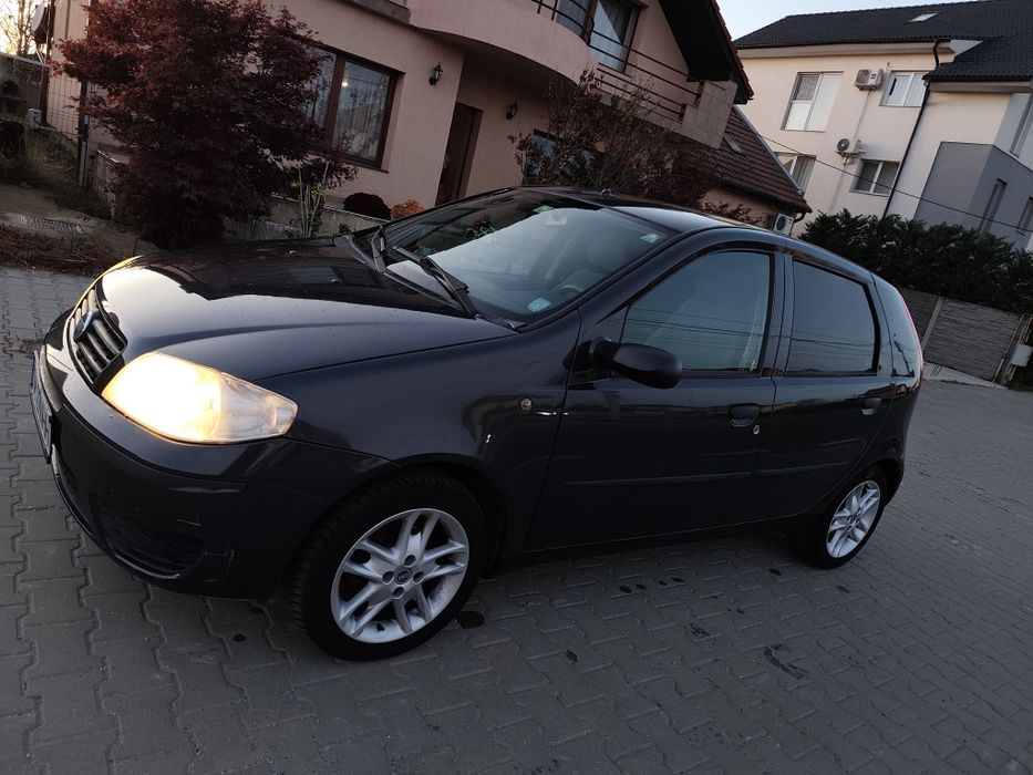 Mașină Fiat Punto