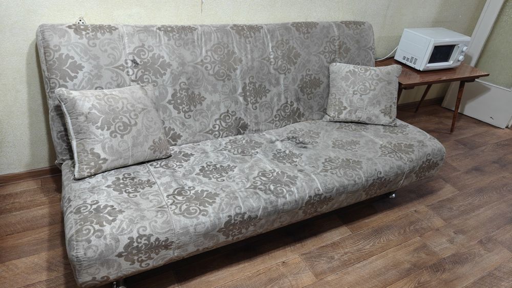 Отдам даром диван
