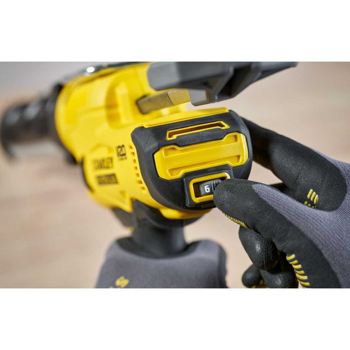 Акумулаторен пистолет за силикон STANLEY SFMCE600B, 20V