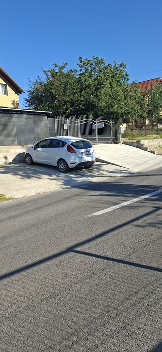 Dau în chirie casă