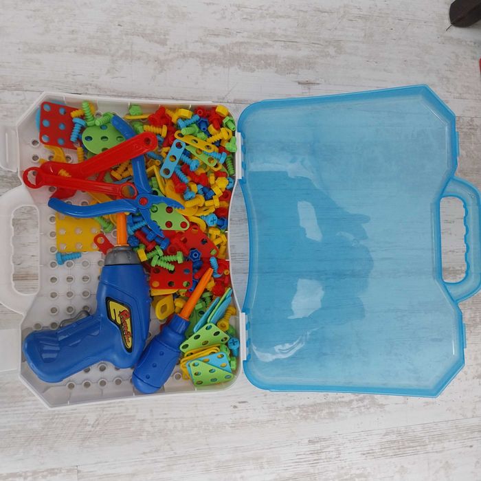 Конструктор с винтоверт на батерии