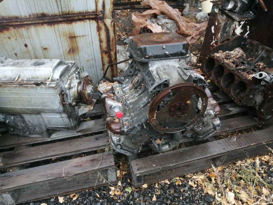 Продам коробки и двигатель