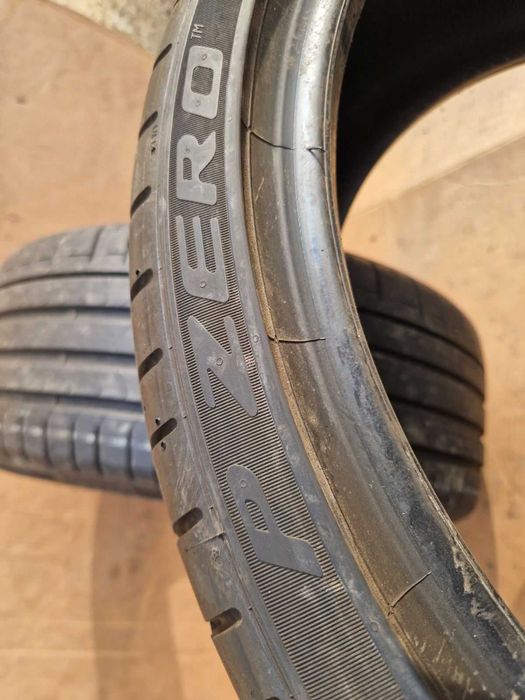 2 Pirelli R20 245/35 Летни гуми  DOT3420