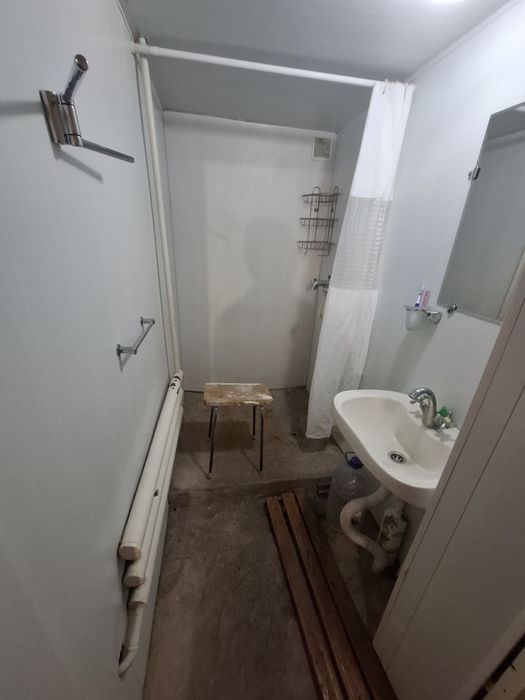 Чирчик Шахрида  3  Хонали Ховли Троицкийда жойлашган 18-мактаб якин Ои