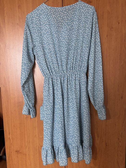 Лятна/пролетна асиметрична рокля с V-образно деколте в син цвят