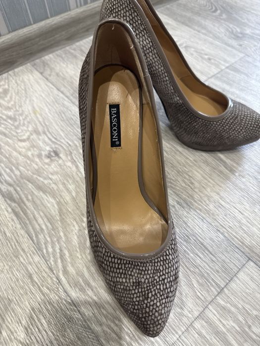 Продам туфли новые