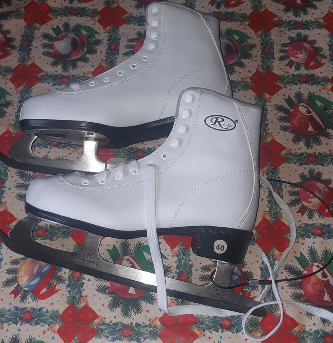 Vand patine noi in Bucuresti