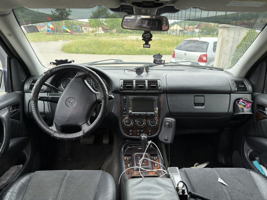 Vând Mercedes ML W163