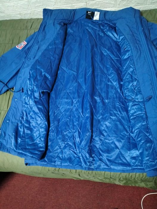 jacheta sport pentru vant cu gluga