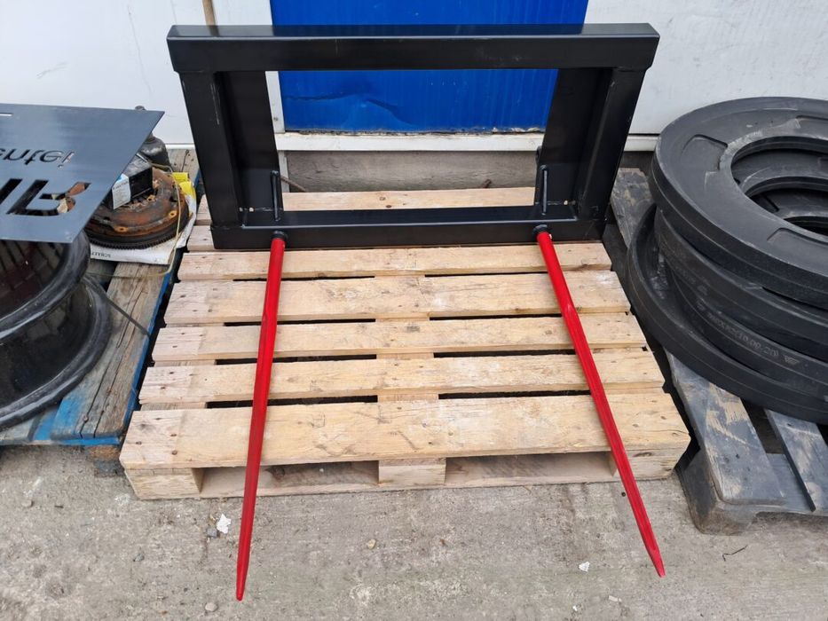 Furca pentru incarcat baloti cu tepuse de 110cm;distanta intre tepuse 75 cm prindere euro