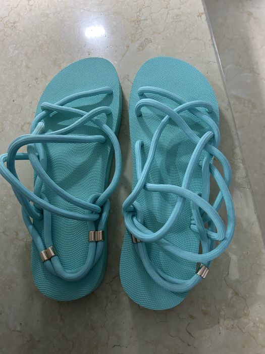 Sandale noi foarte usoare