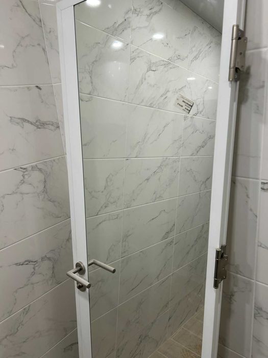 Врата за баня с огледало