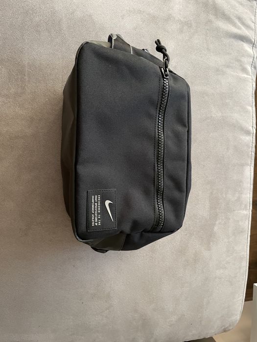 NIKE-чанта………………