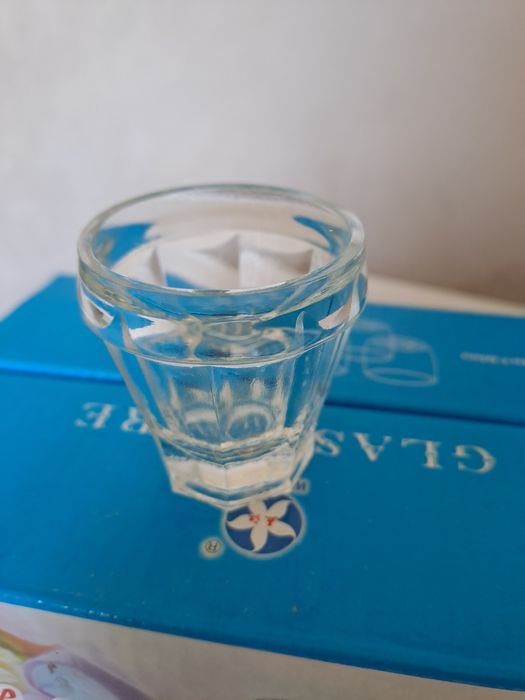 Чайники, ложки, стопки