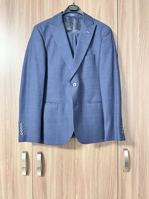 Костюм тройка