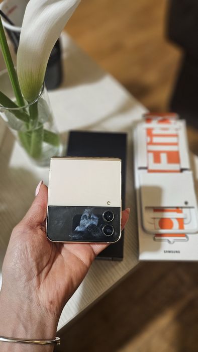 Samsung Galaxy Z Flip 4 ш Zflip 5