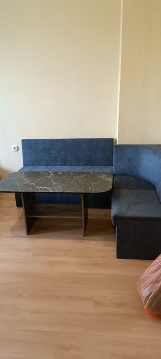 Дава се под наем,  Хале обзаведен