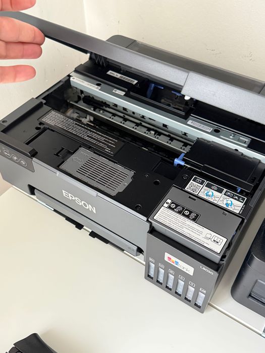 Продава се 6-цветен принтер Epson L8050