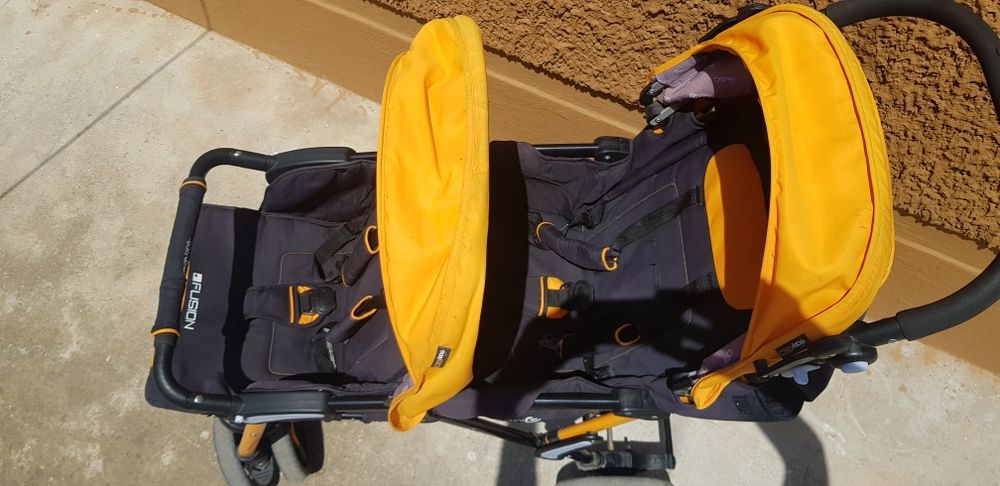 Количка за близнаци