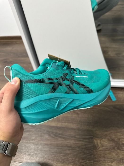 Asics Novablast 5 mărimea 42,5