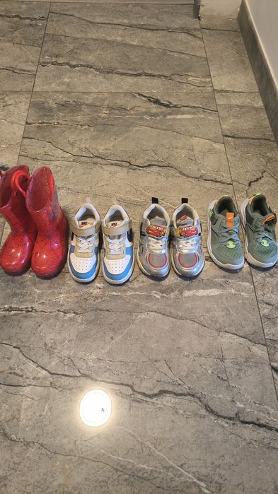 Adidași Nike ,Zara ,dechatlon