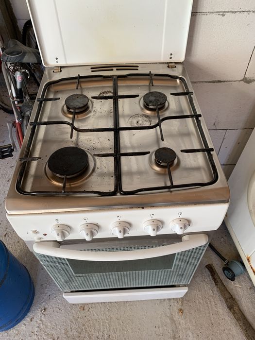 Готварска печка изцяло на газ с бутилка