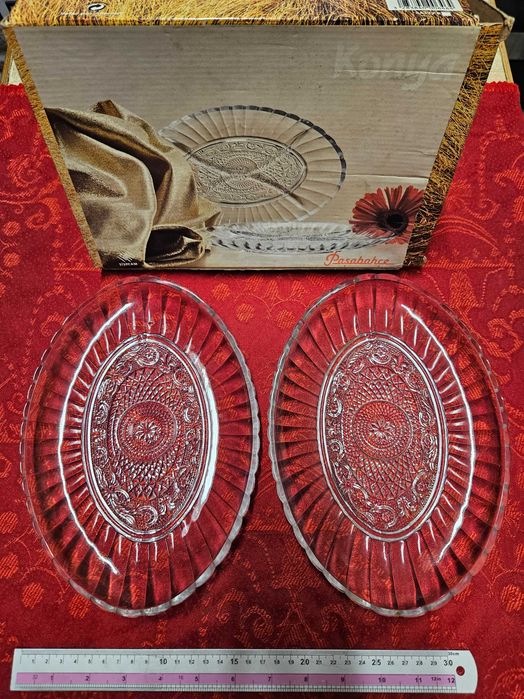 Нови 2 бр. овални стъклени плата