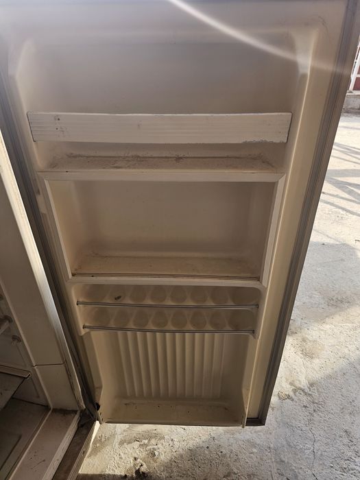 Холодильник сотилади