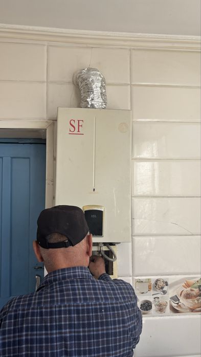 Продам газовую калонка 12л буу