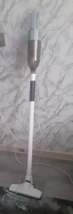 Продаётся небольшой пылесос.