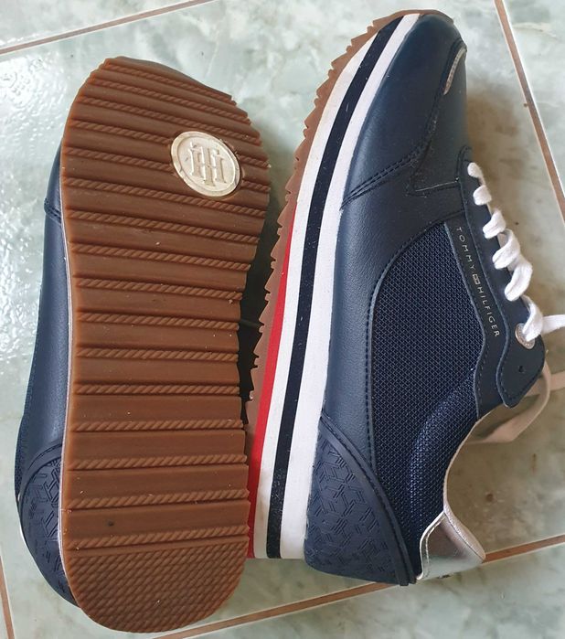 Adidași Tommy Hilfiger