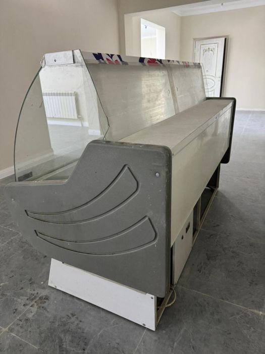 Продам витринный холодильник